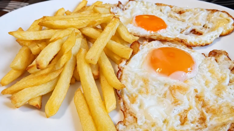 patatas fritas, Huevos fritos,