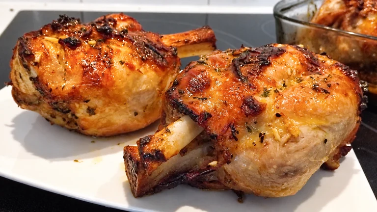 Aprende a cocinar un sabroso codillo asado a la cerveza