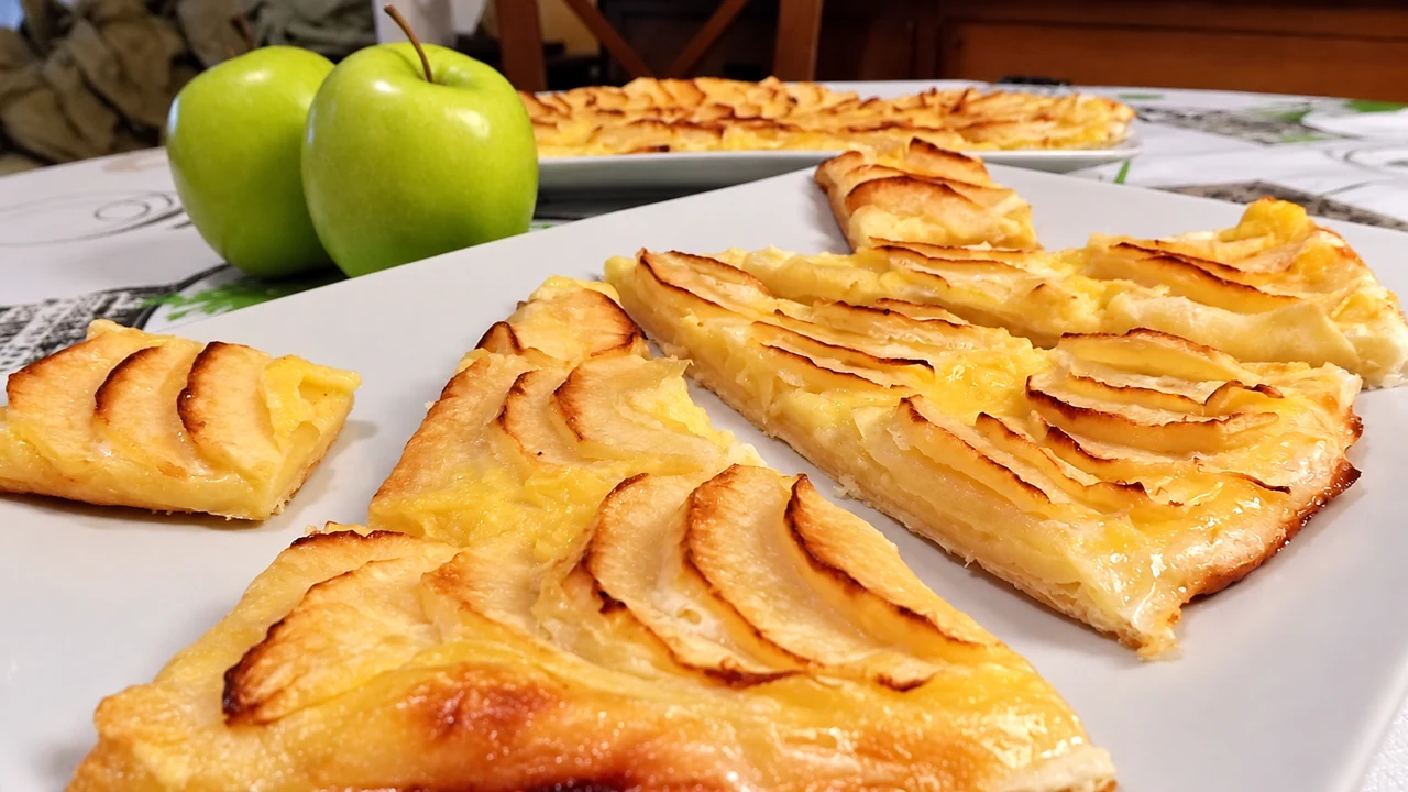 Tarta de manzana con hojaldre, fácil y rápida