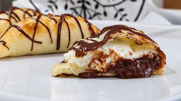 Pizza calzone de Nutella y queso