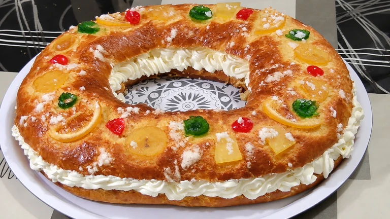 Roscón de Reyes relleno,