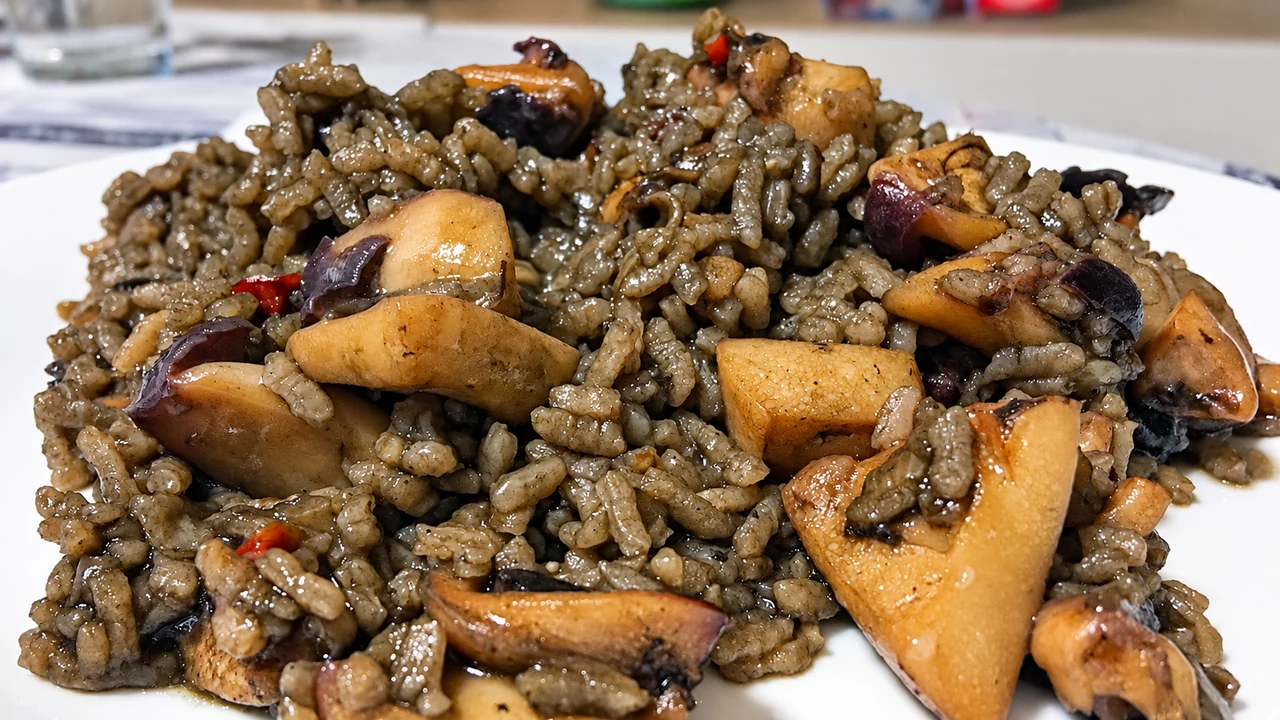 Arroz negro con sepia, choco,