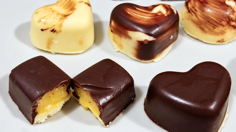 Bombones de naranja, chocolate,