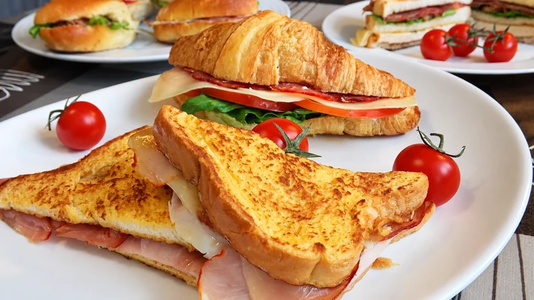 sandwich de pollo, calientes, fríos,