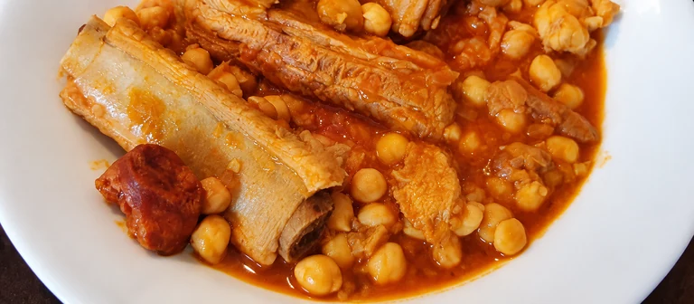 Callos con garbanzos,