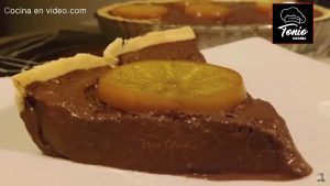 Tarta mousse de chocolate, naranja glaseada,